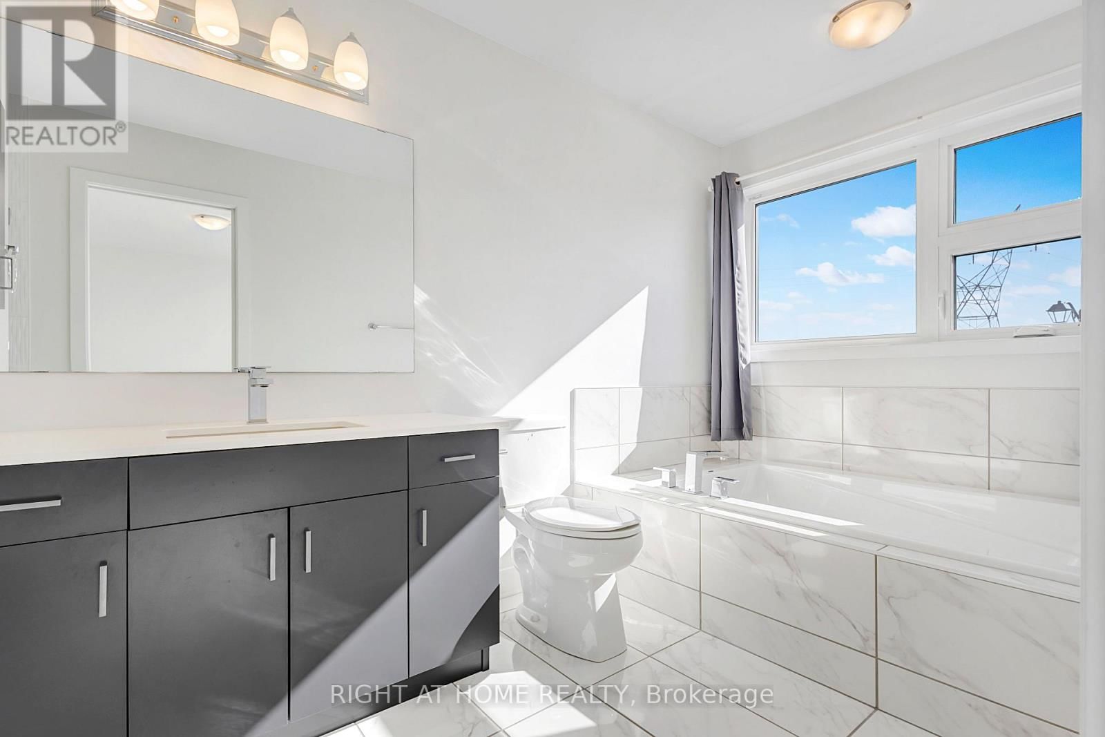 500 TRIANGLE STREET Image 19