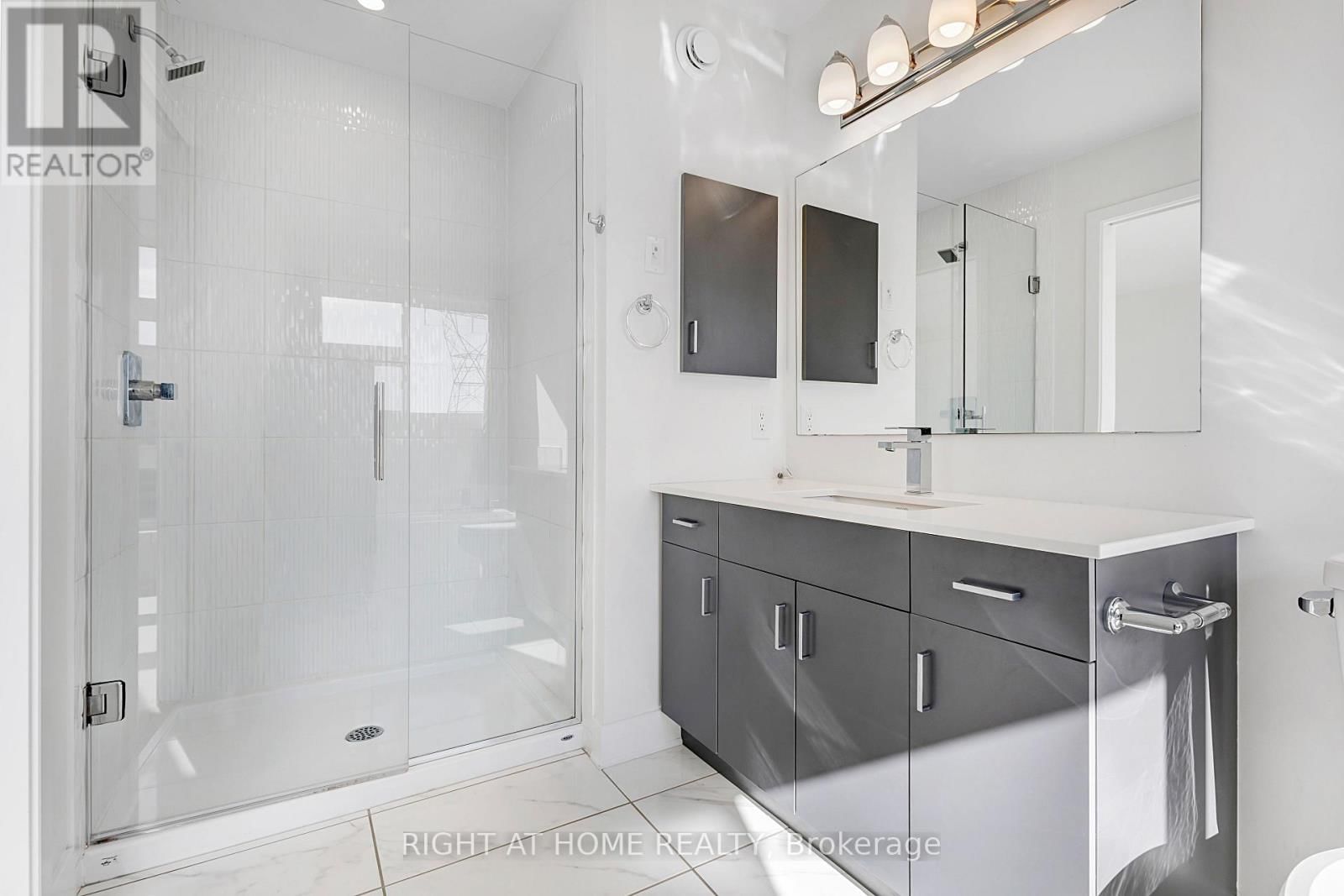 500 TRIANGLE STREET Image 20