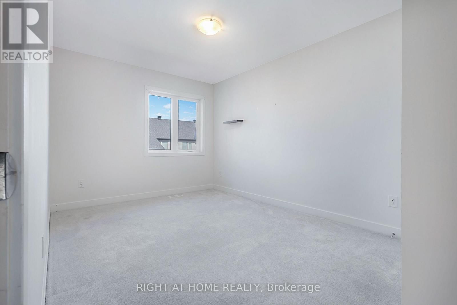 500 TRIANGLE STREET Image 21