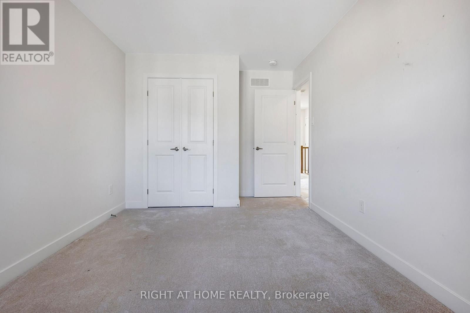 500 TRIANGLE STREET Image 22