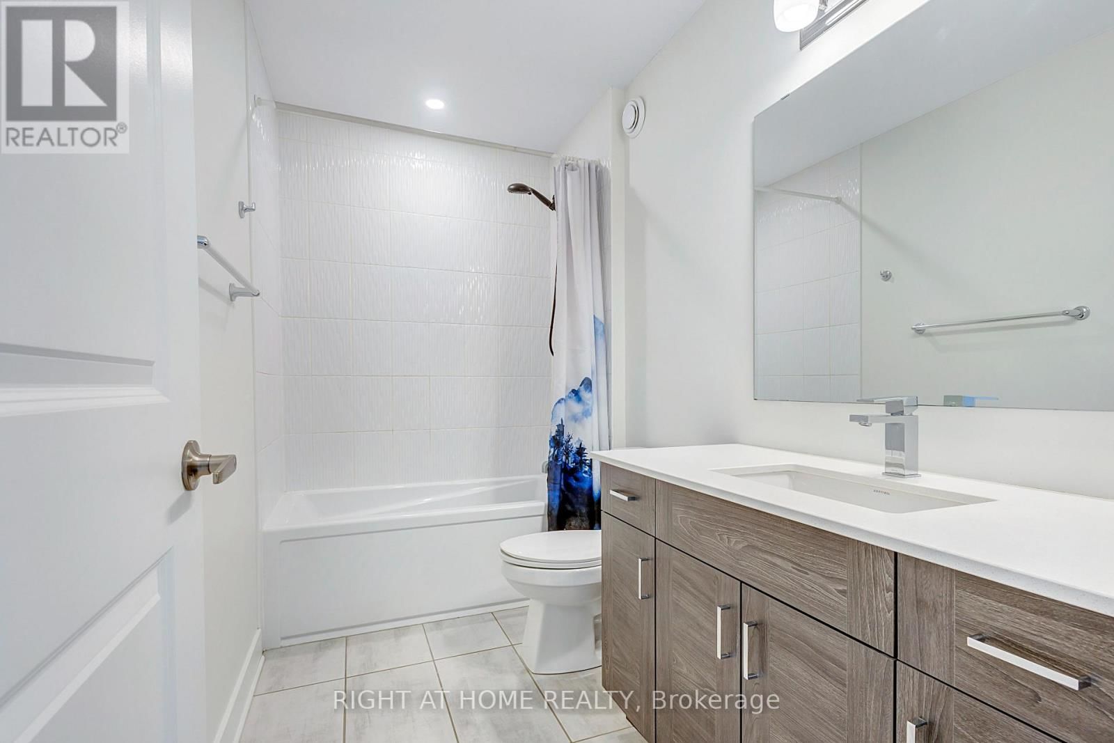 500 TRIANGLE STREET Image 25