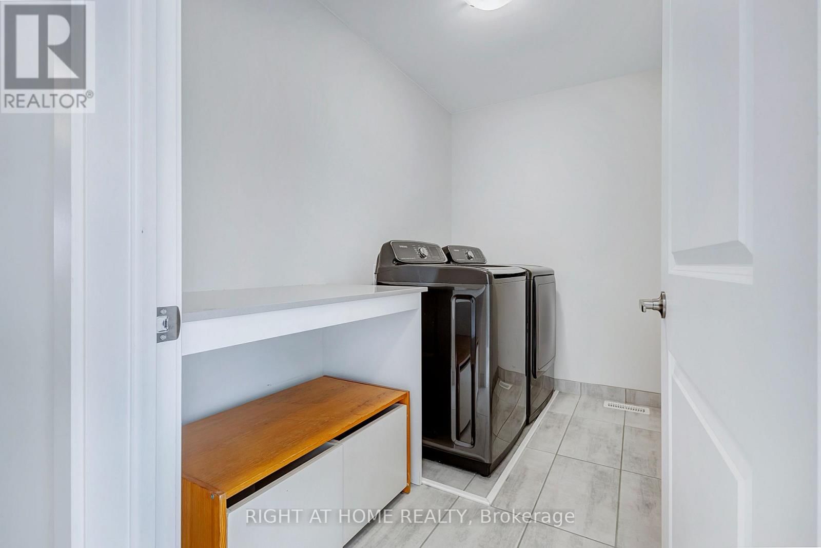 500 TRIANGLE STREET Image 26