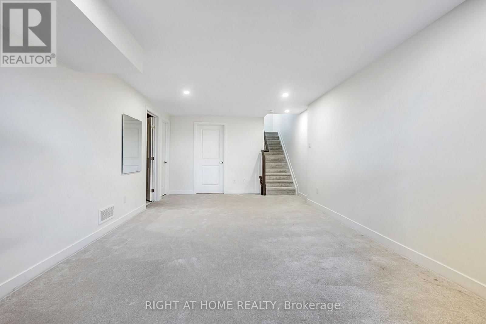 500 TRIANGLE STREET Image 27