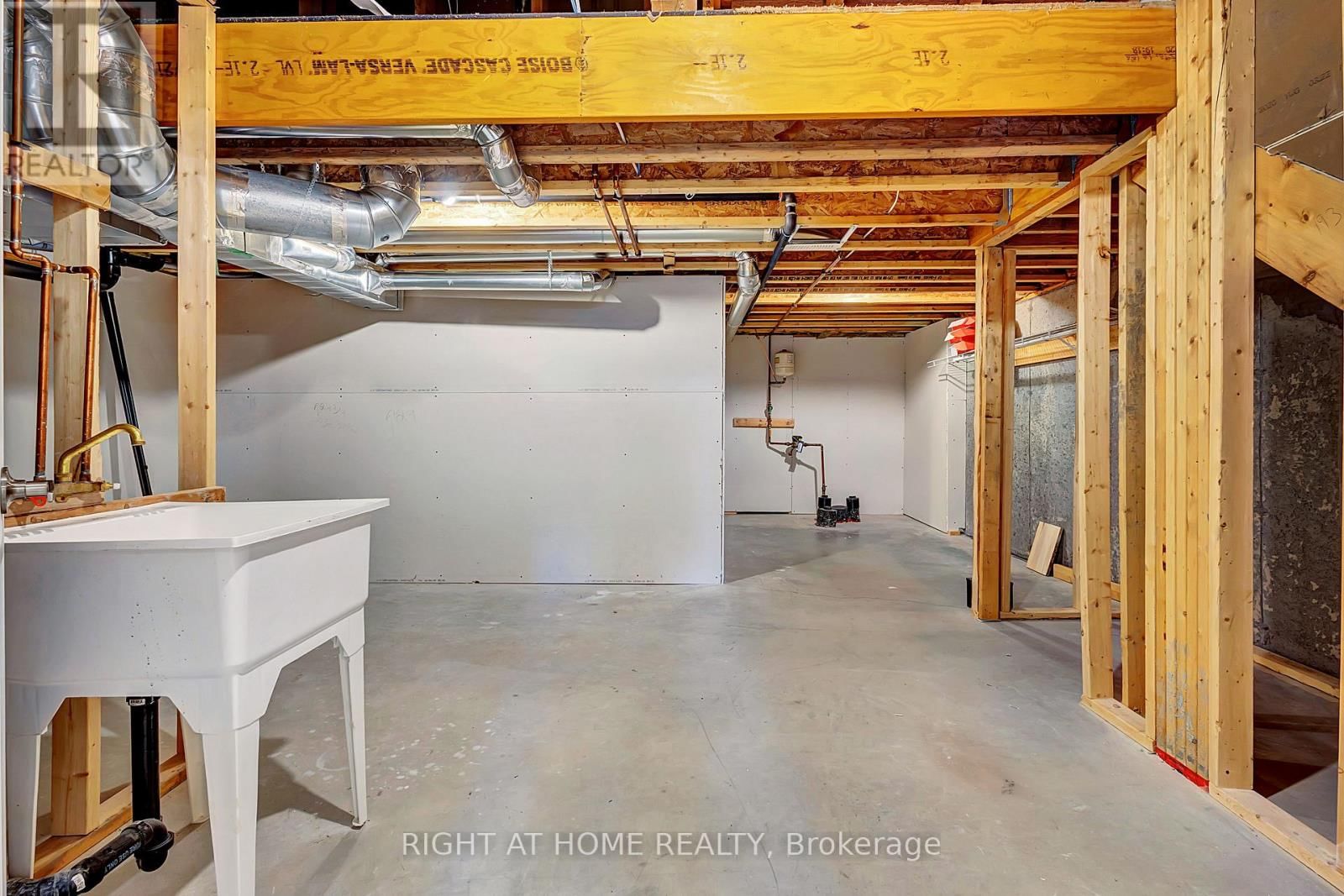 500 TRIANGLE STREET Image 28