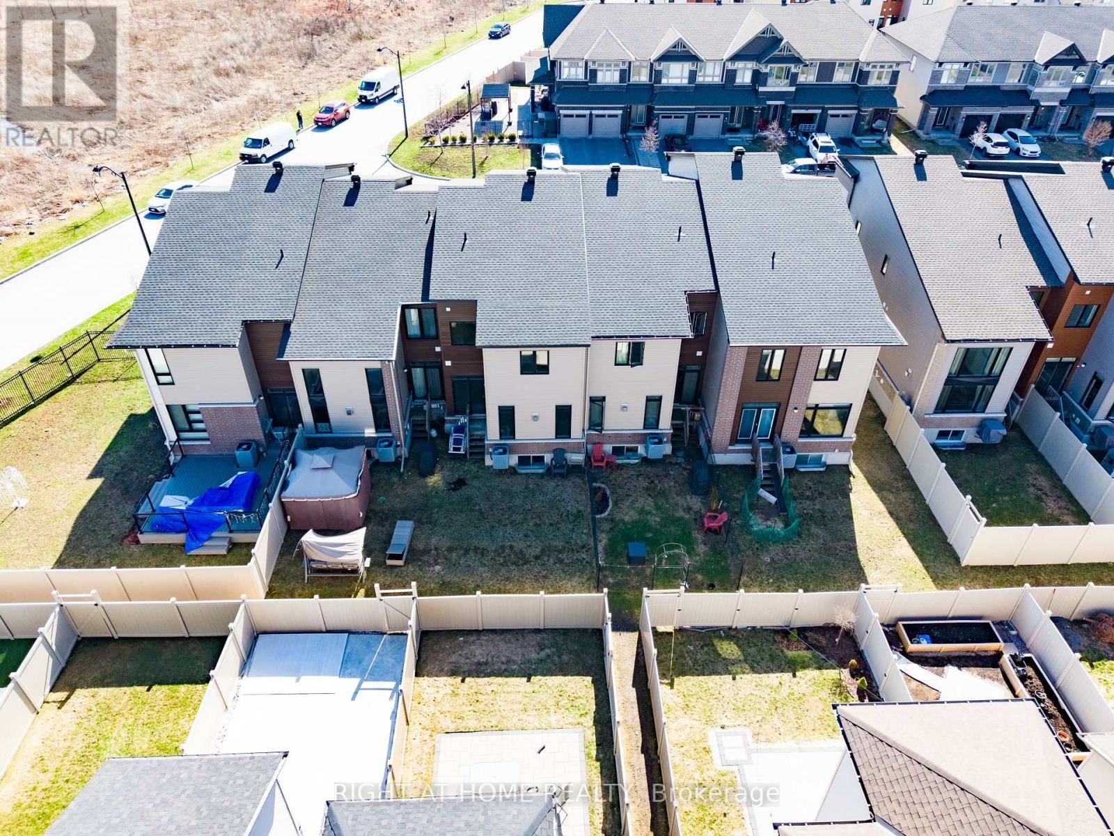 500 TRIANGLE STREET Image 30