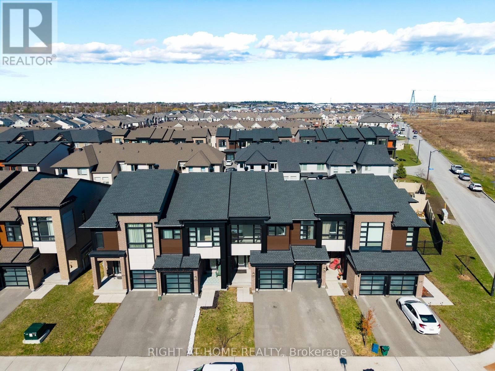 500 TRIANGLE STREET Image 32