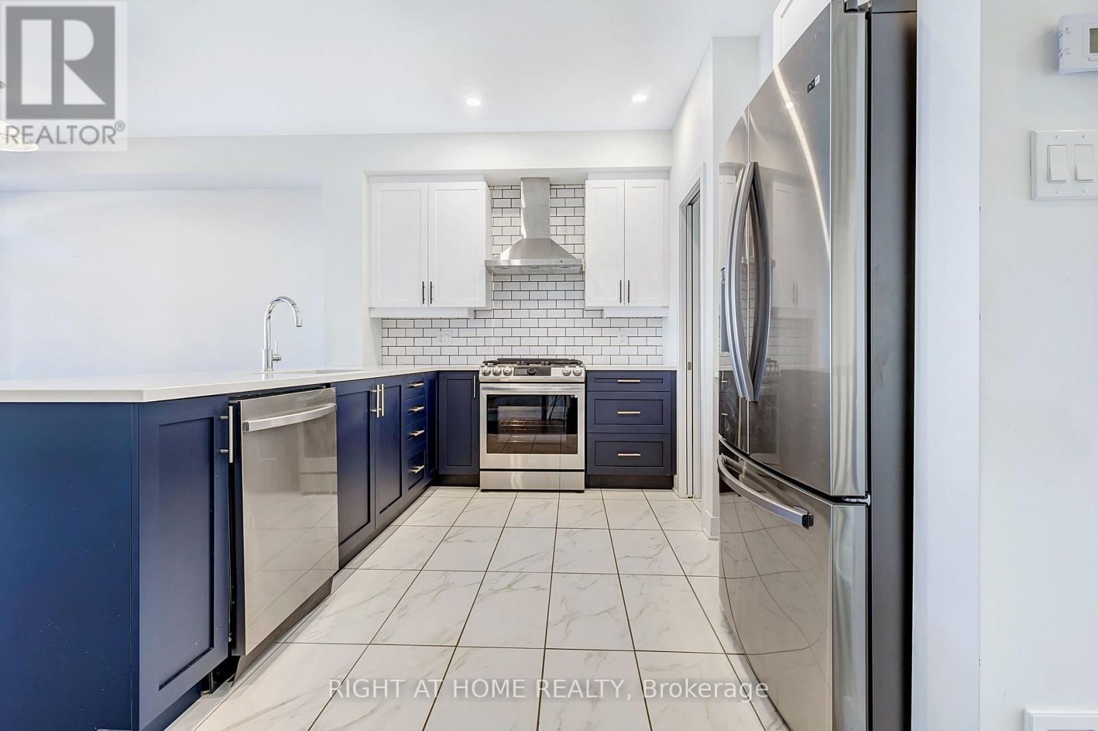 500 TRIANGLE STREET Image 7