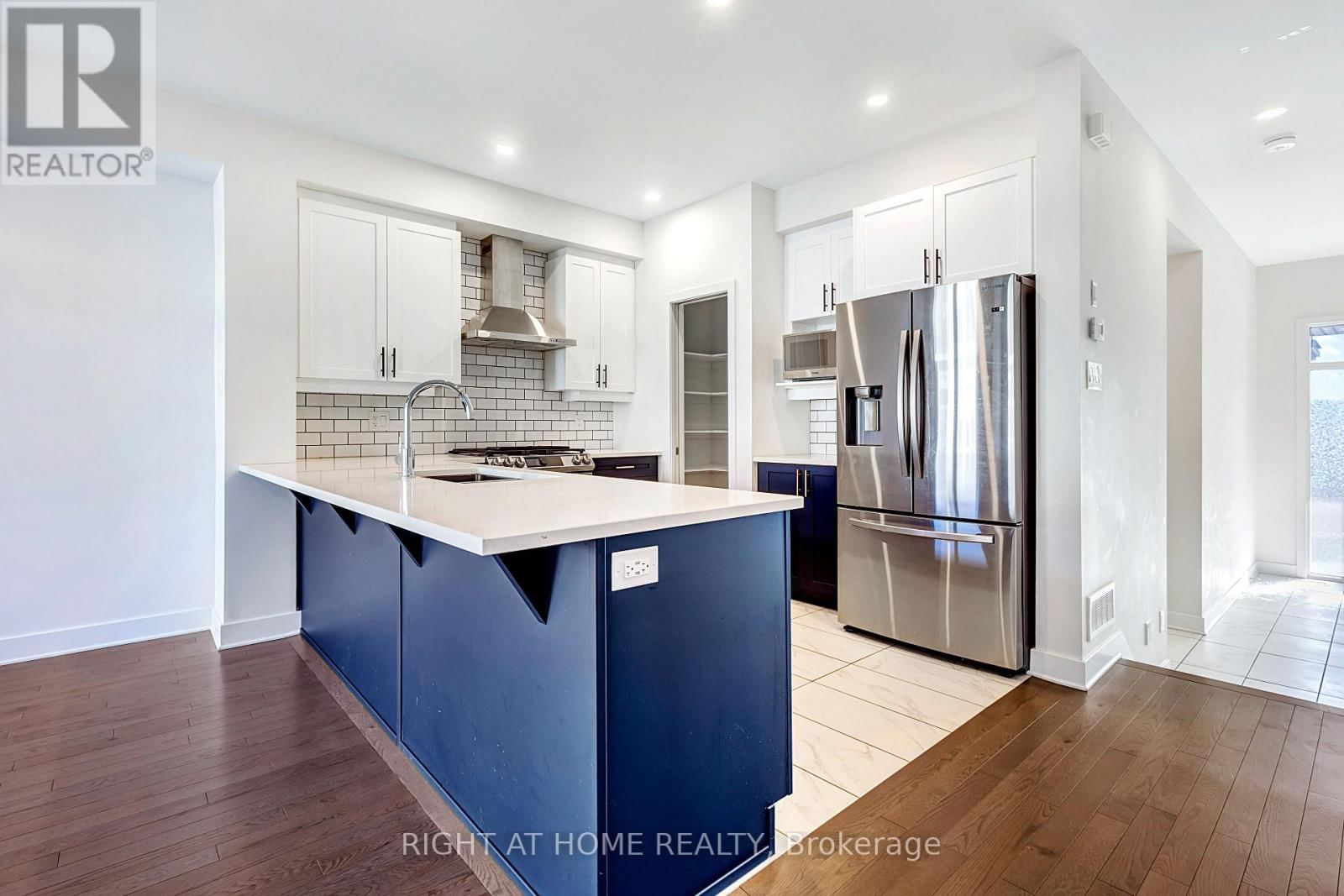 500 TRIANGLE STREET Image 9