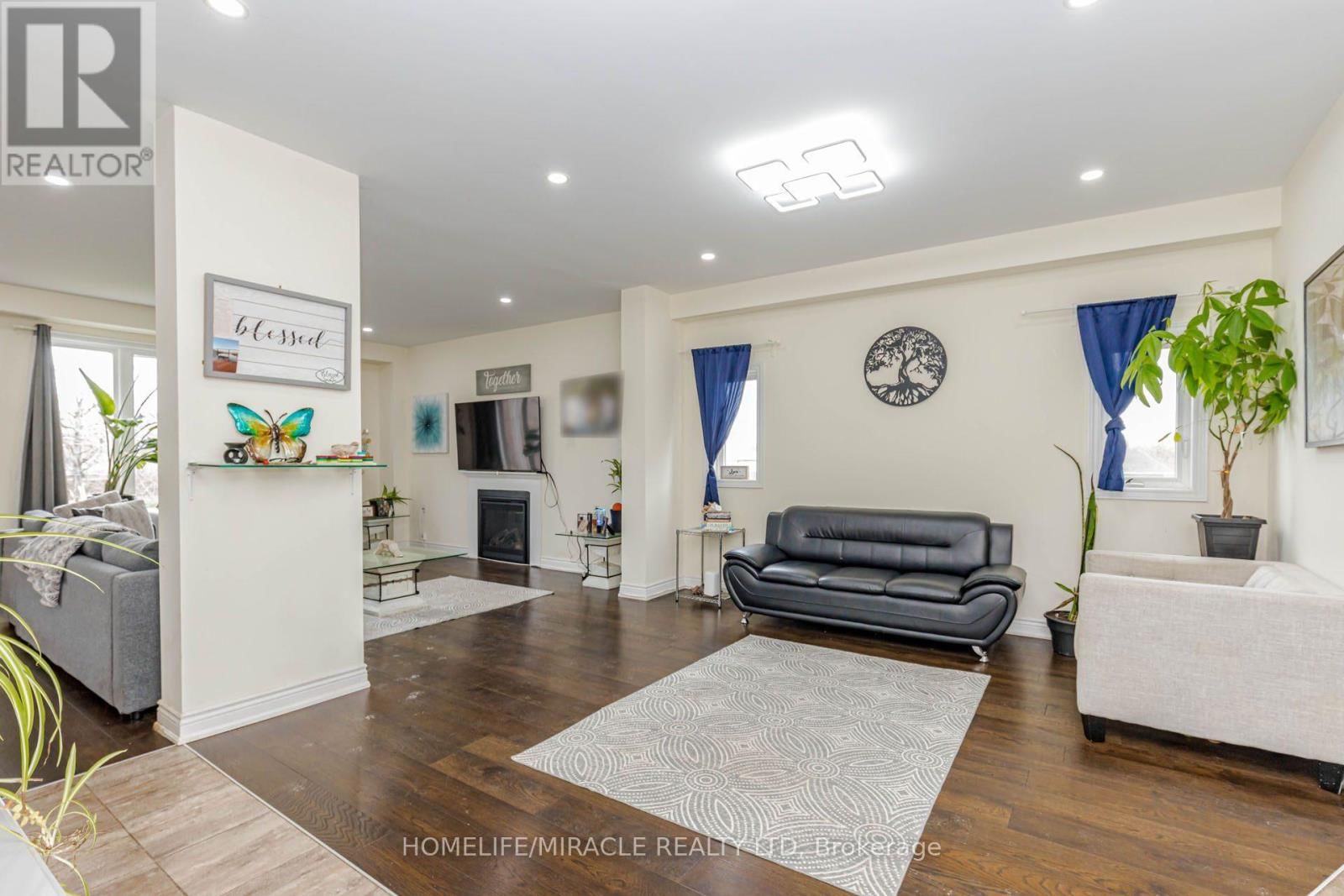 6 HILL STREET Image 10