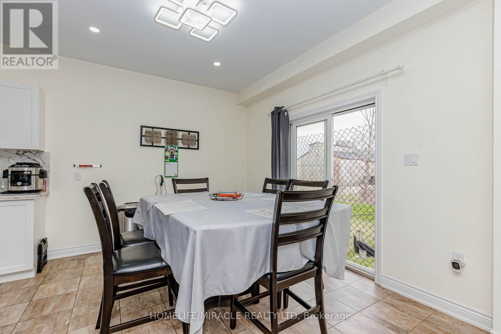 6 HILL STREET Image 22