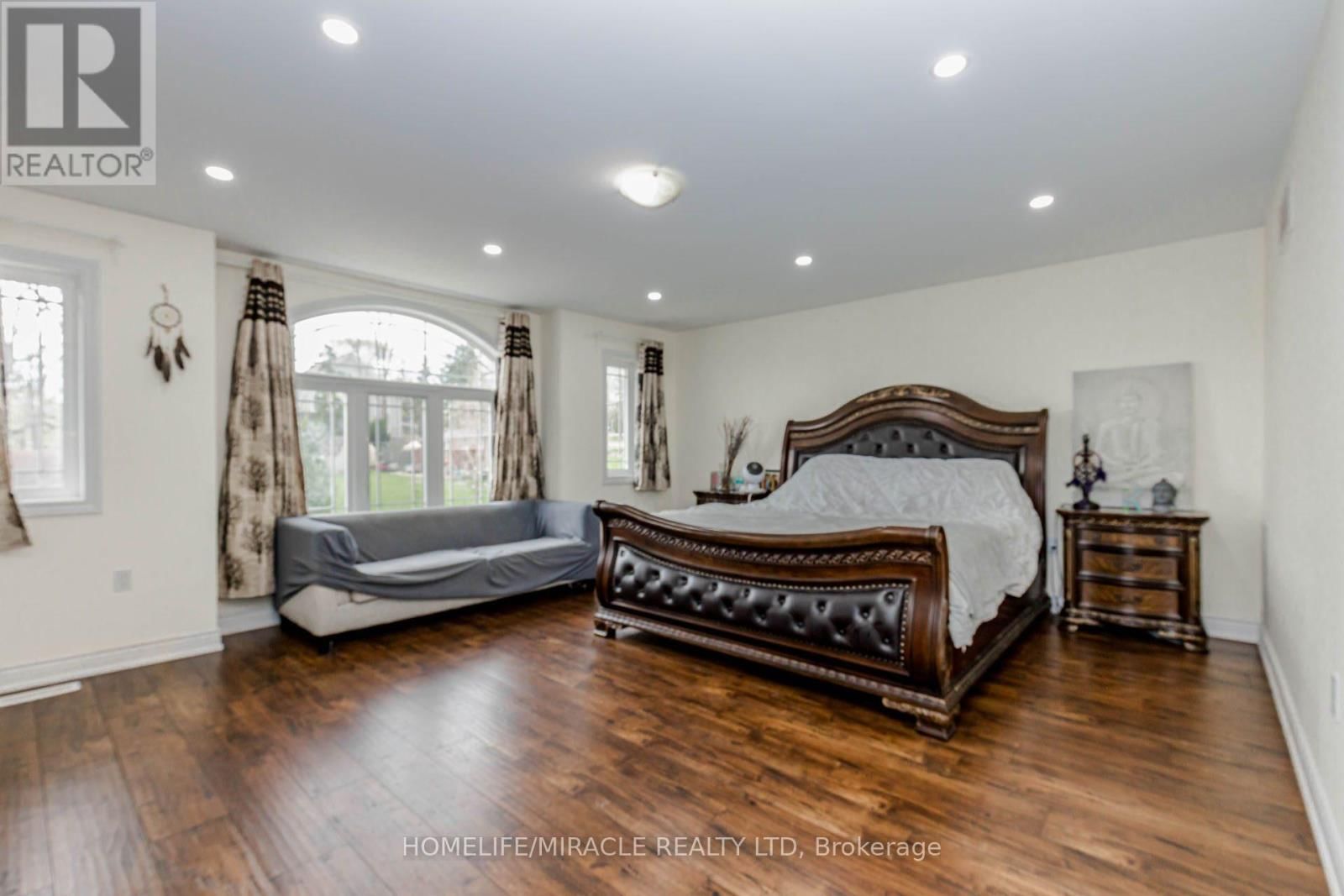 6 HILL STREET Image 28