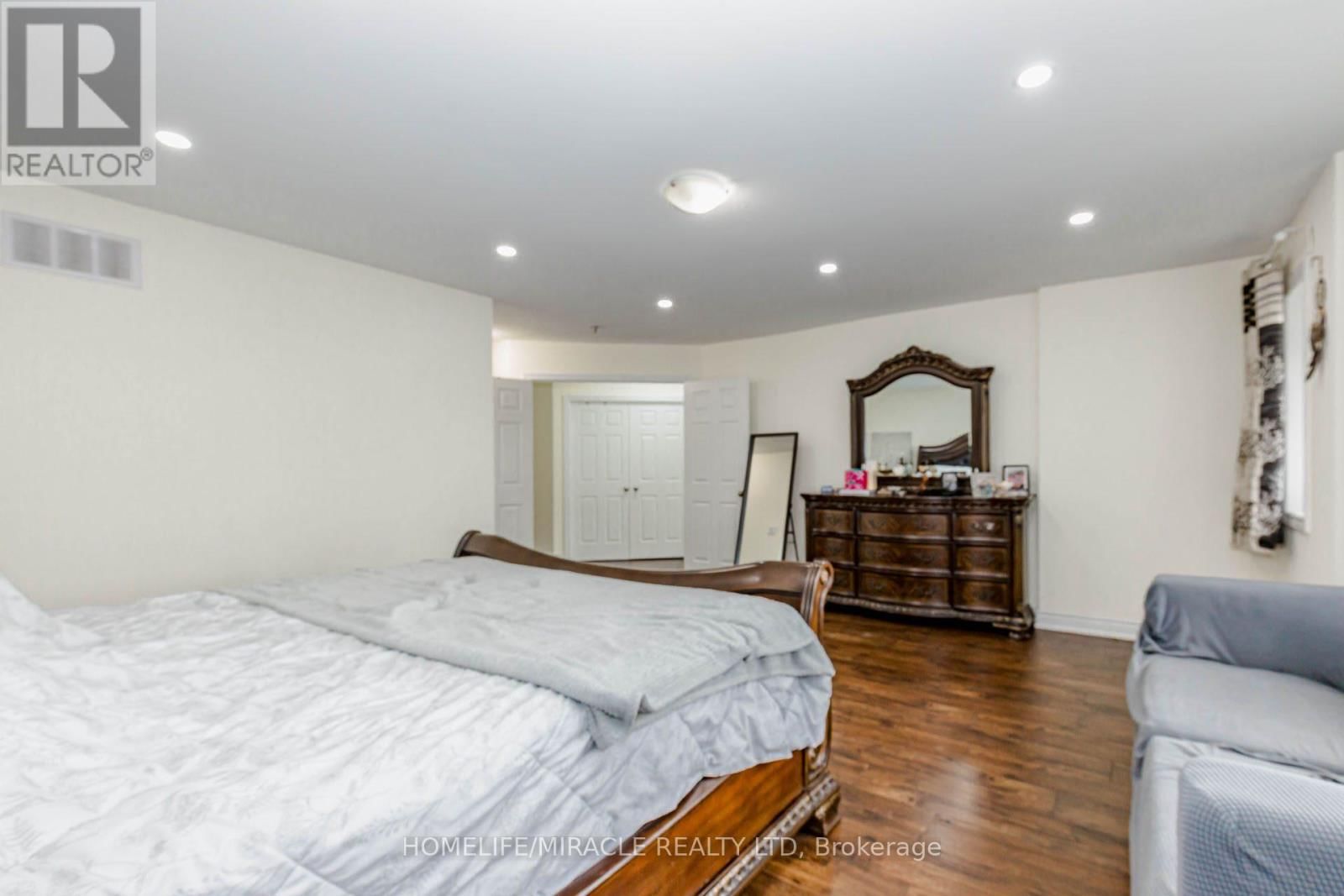 6 HILL STREET Image 29