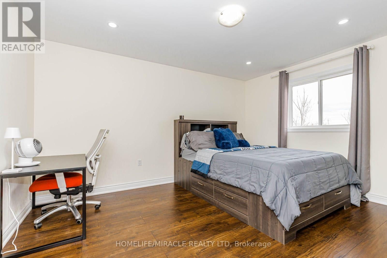 6 HILL STREET Image 42