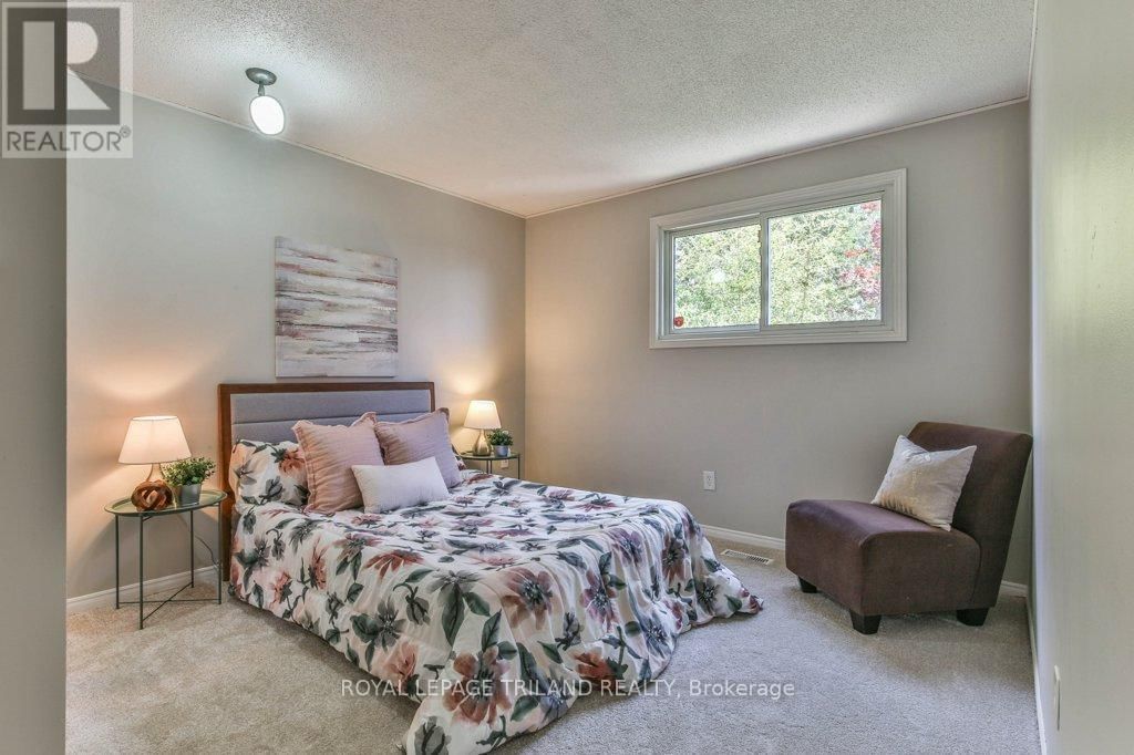 76 SPEIGHT CRESCENT Image 17