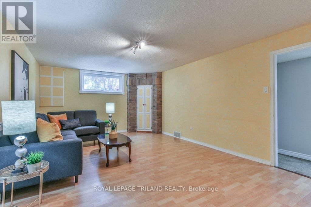 76 SPEIGHT CRESCENT Image 23