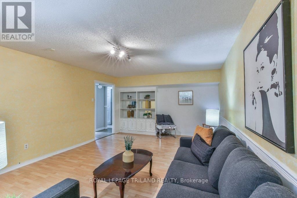 76 SPEIGHT CRESCENT Image 24