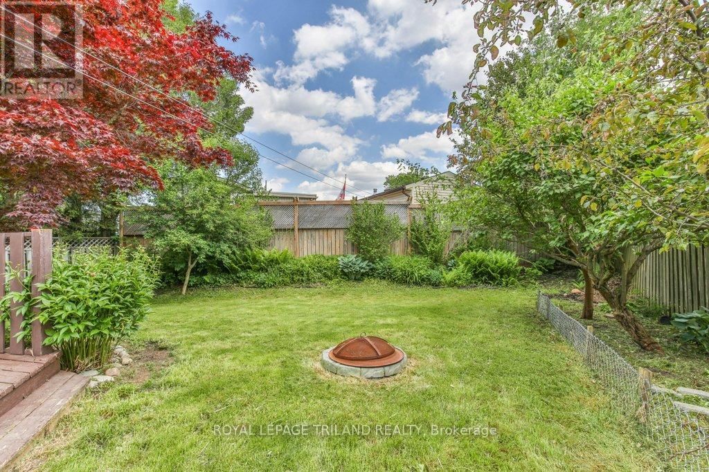 76 SPEIGHT CRESCENT Image 33