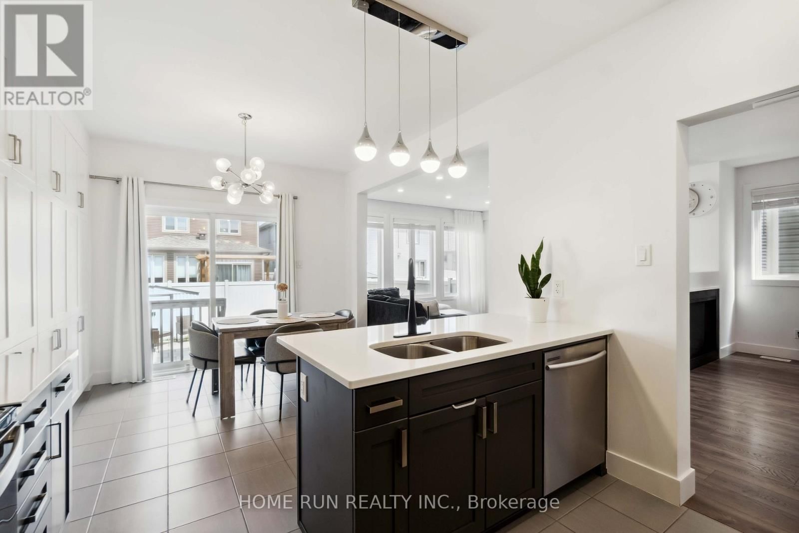 334 HALIBURTON HEIGHTS Image 12