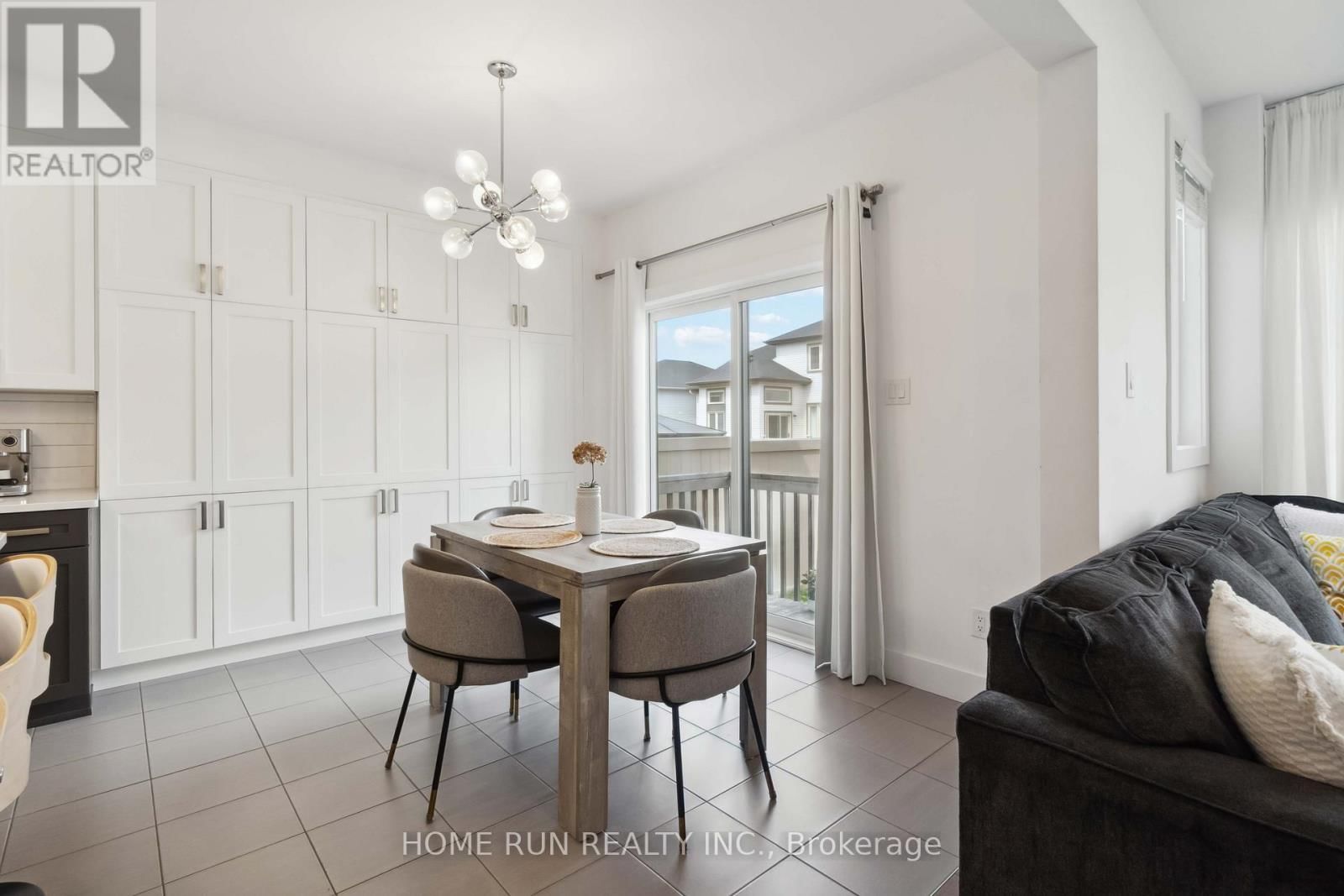 334 HALIBURTON HEIGHTS Image 13