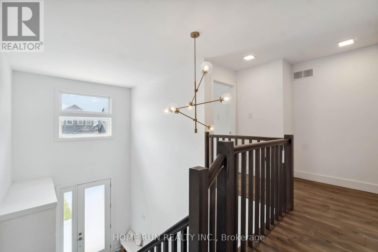 334 HALIBURTON HEIGHTS Image 16