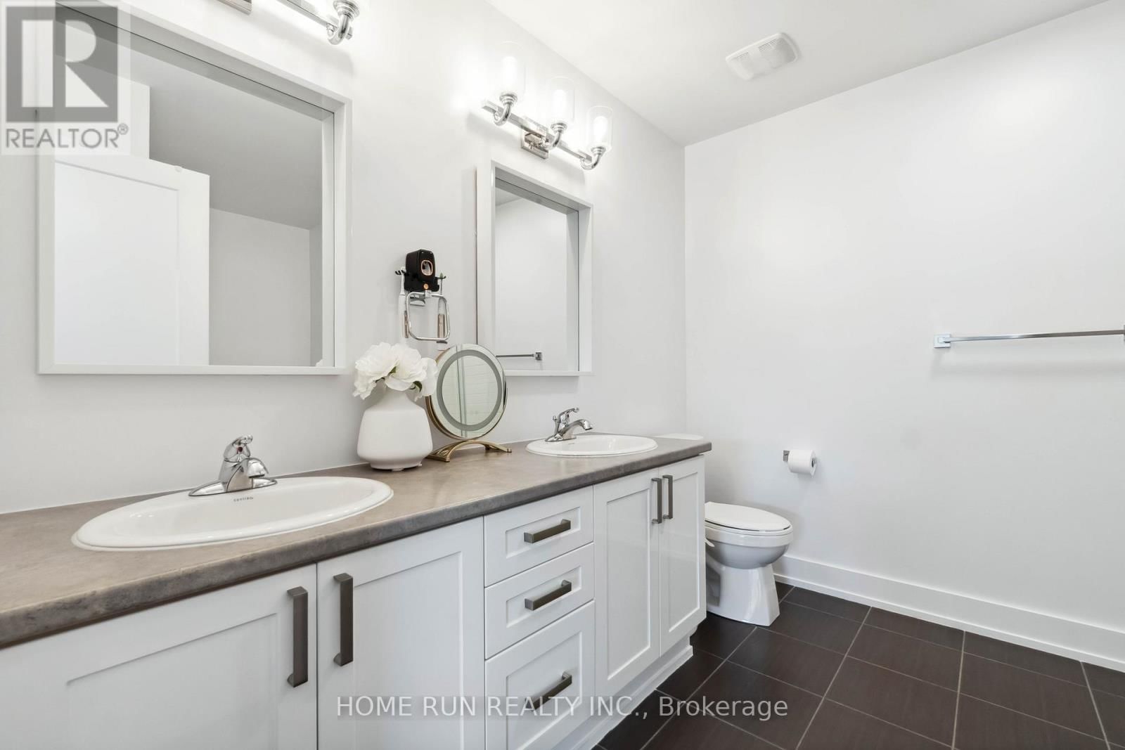 334 HALIBURTON HEIGHTS Image 21