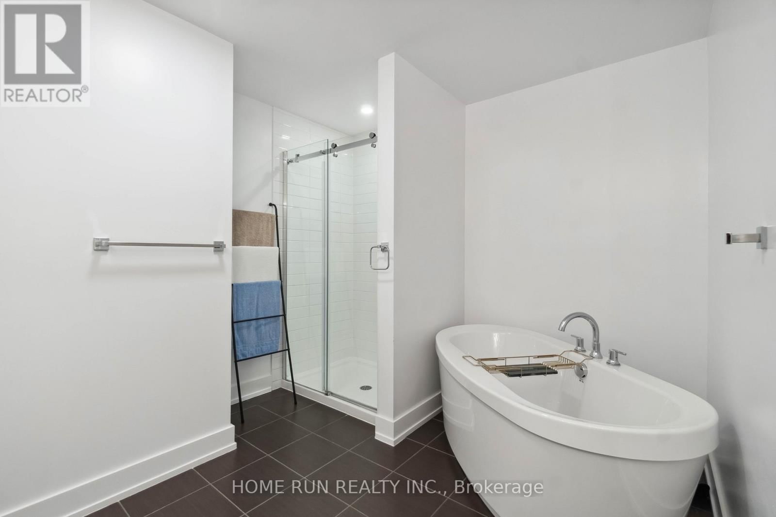 334 HALIBURTON HEIGHTS Image 22