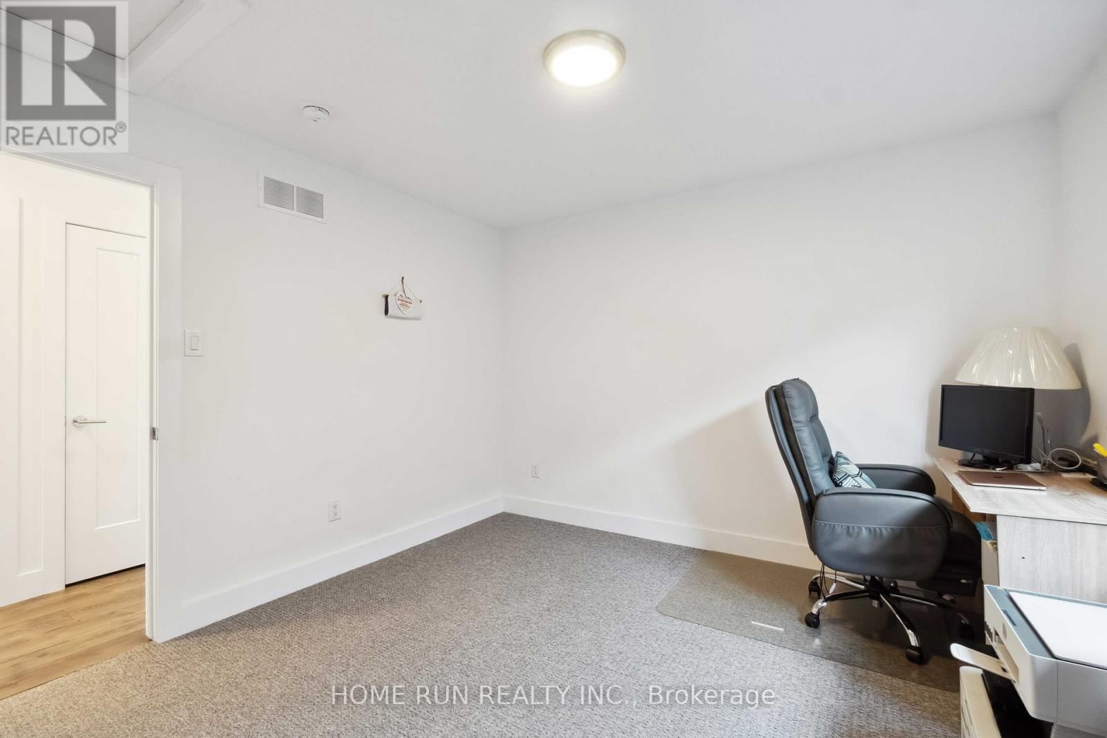 334 HALIBURTON HEIGHTS Image 25