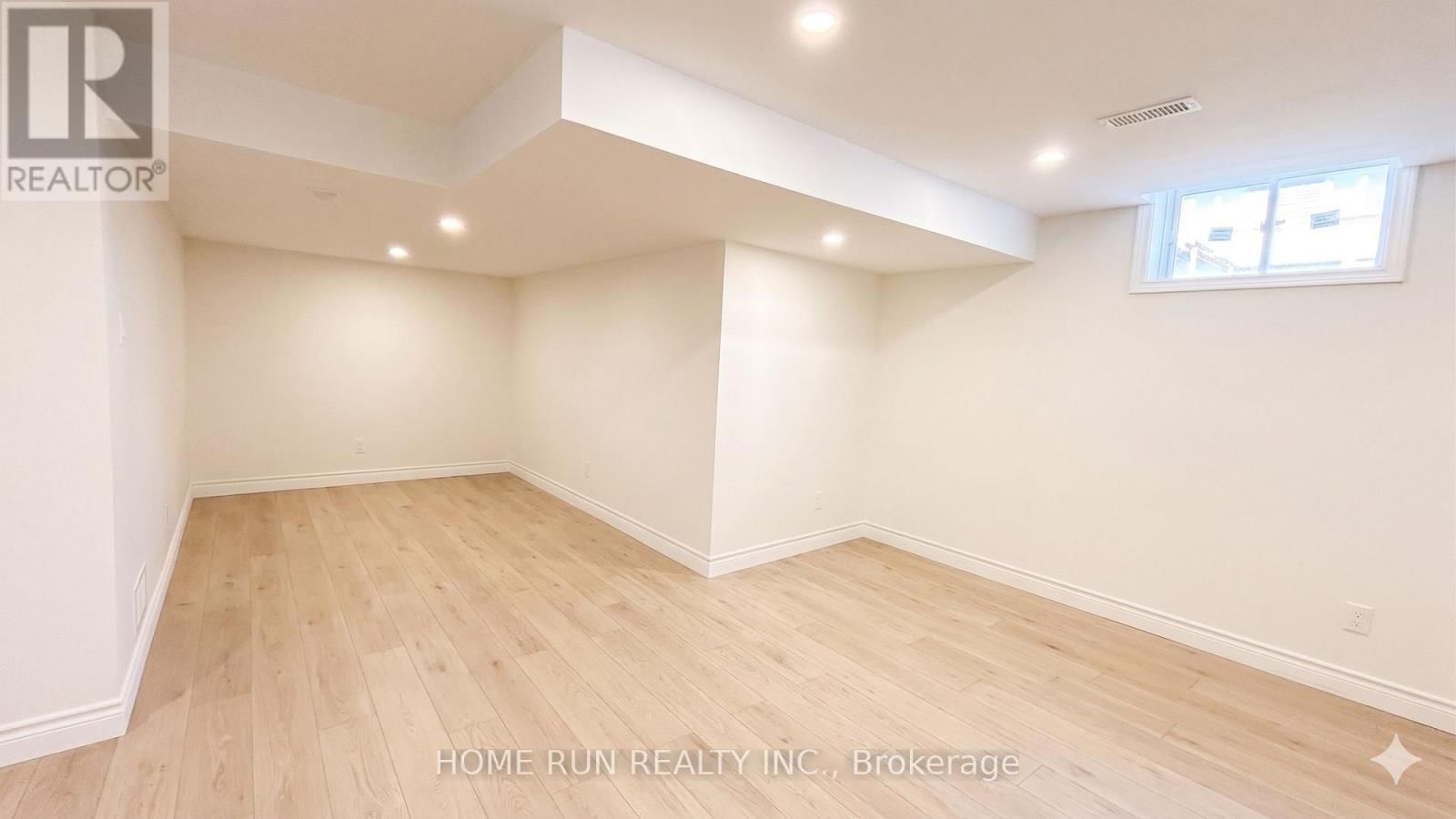 334 HALIBURTON HEIGHTS Image 38