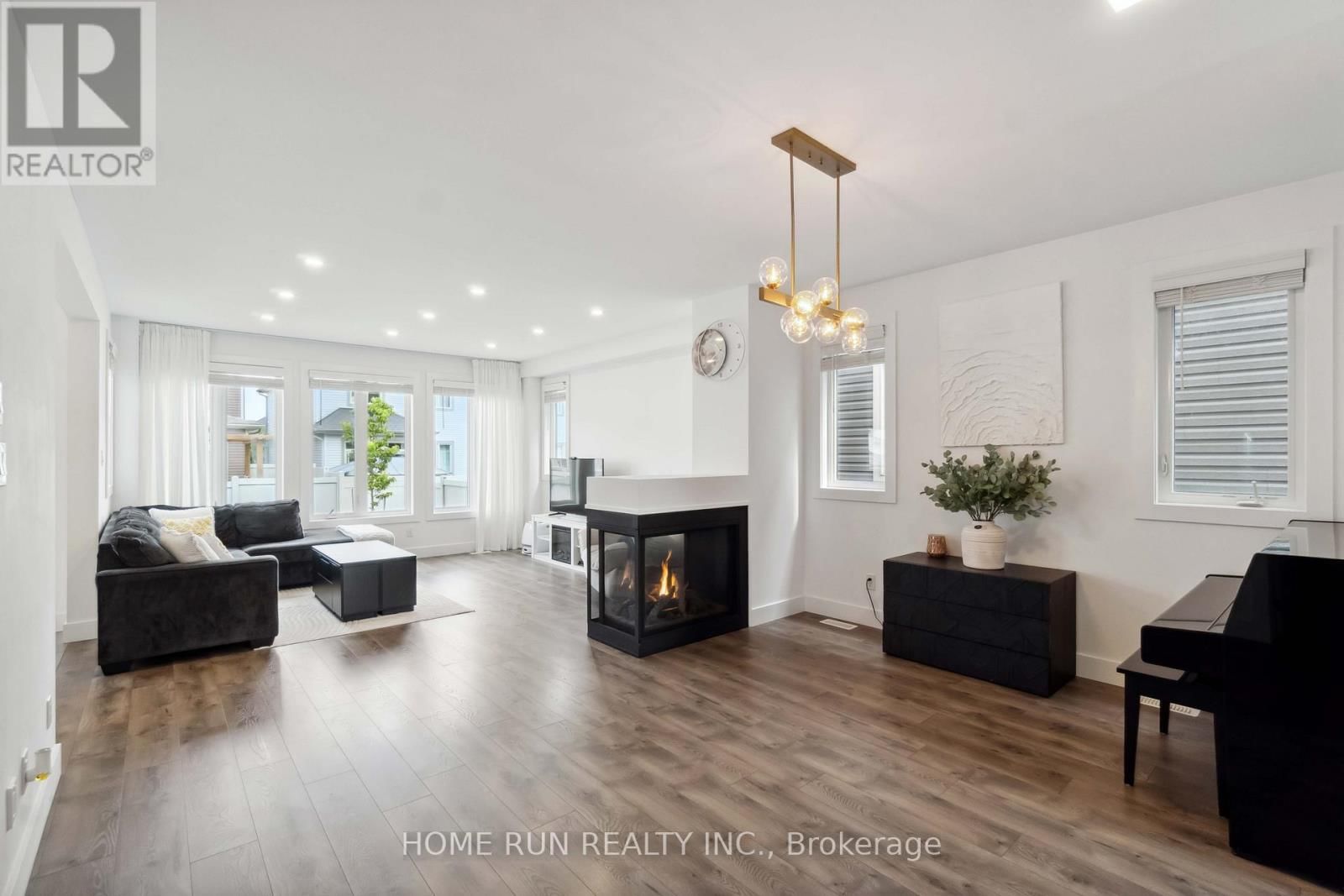 334 HALIBURTON HEIGHTS Image 5