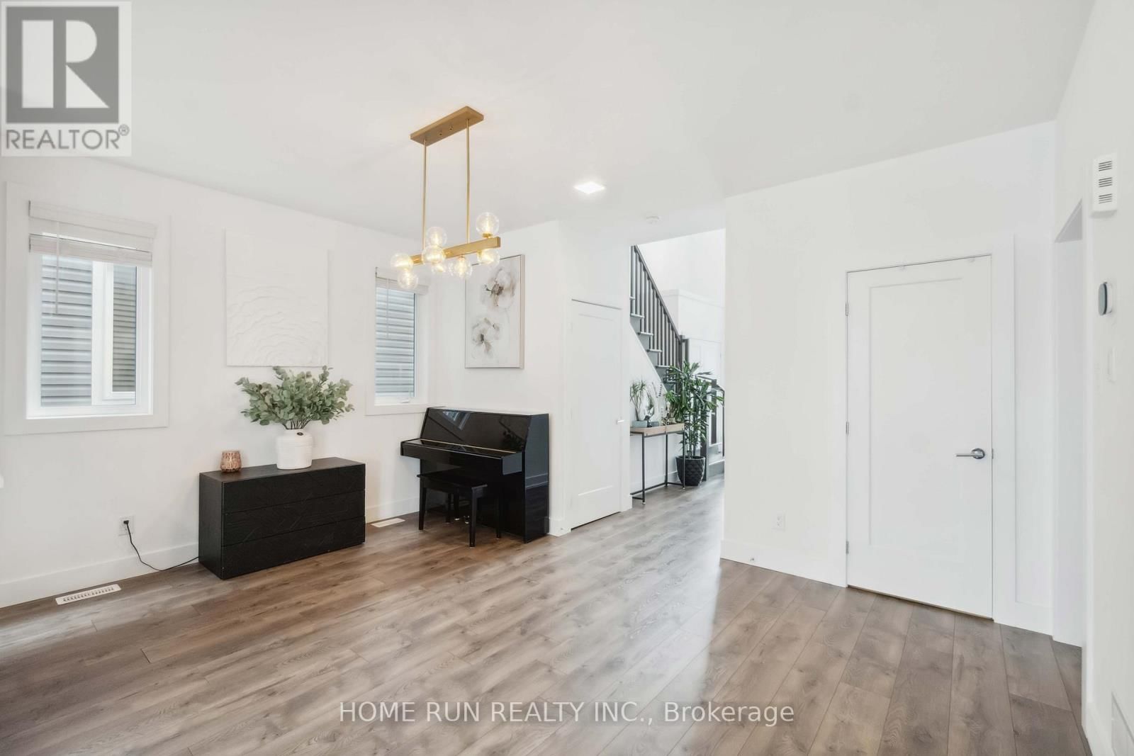 334 HALIBURTON HEIGHTS Image 6