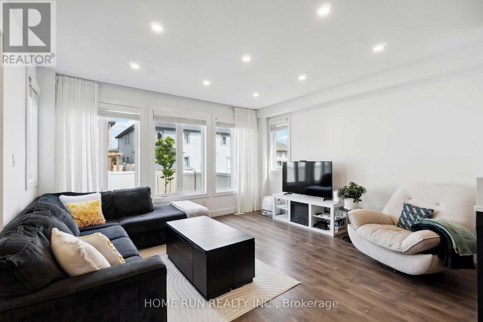 334 HALIBURTON HEIGHTS Image 7