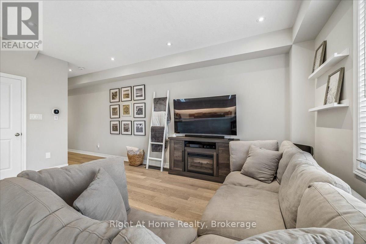 67 FOOTHILLS LANE Image 10