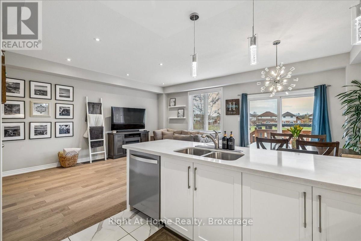 67 FOOTHILLS LANE Image 17