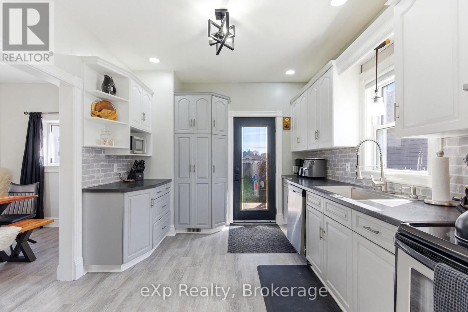 531 BRUNSWICK STREET Image 2