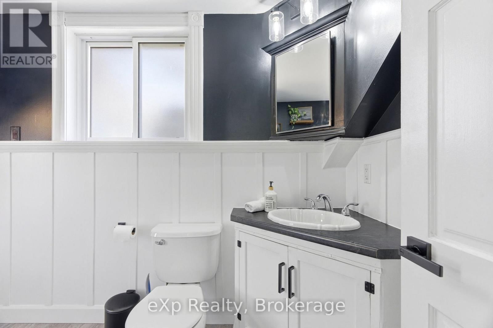 531 BRUNSWICK STREET Image 26