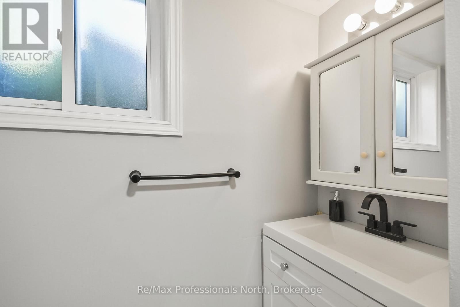 110 FRASER STREET Image 25