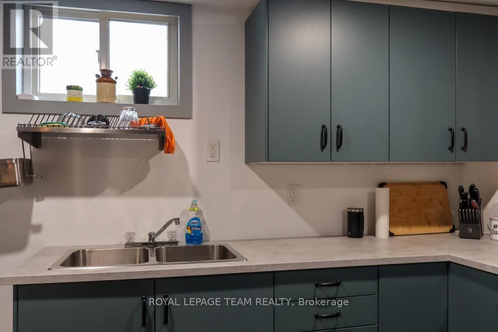 75 WINNIFRED STREET NORTH Image 21