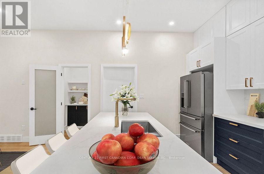 858 WILLIAM STREET Image 17