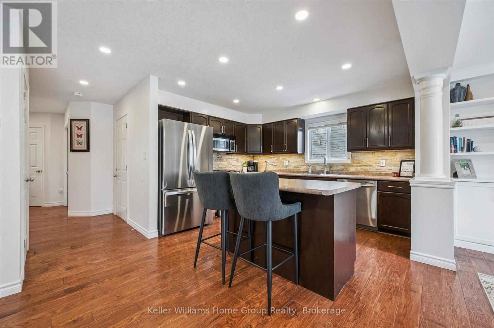 609 PERRY STREET Image 17