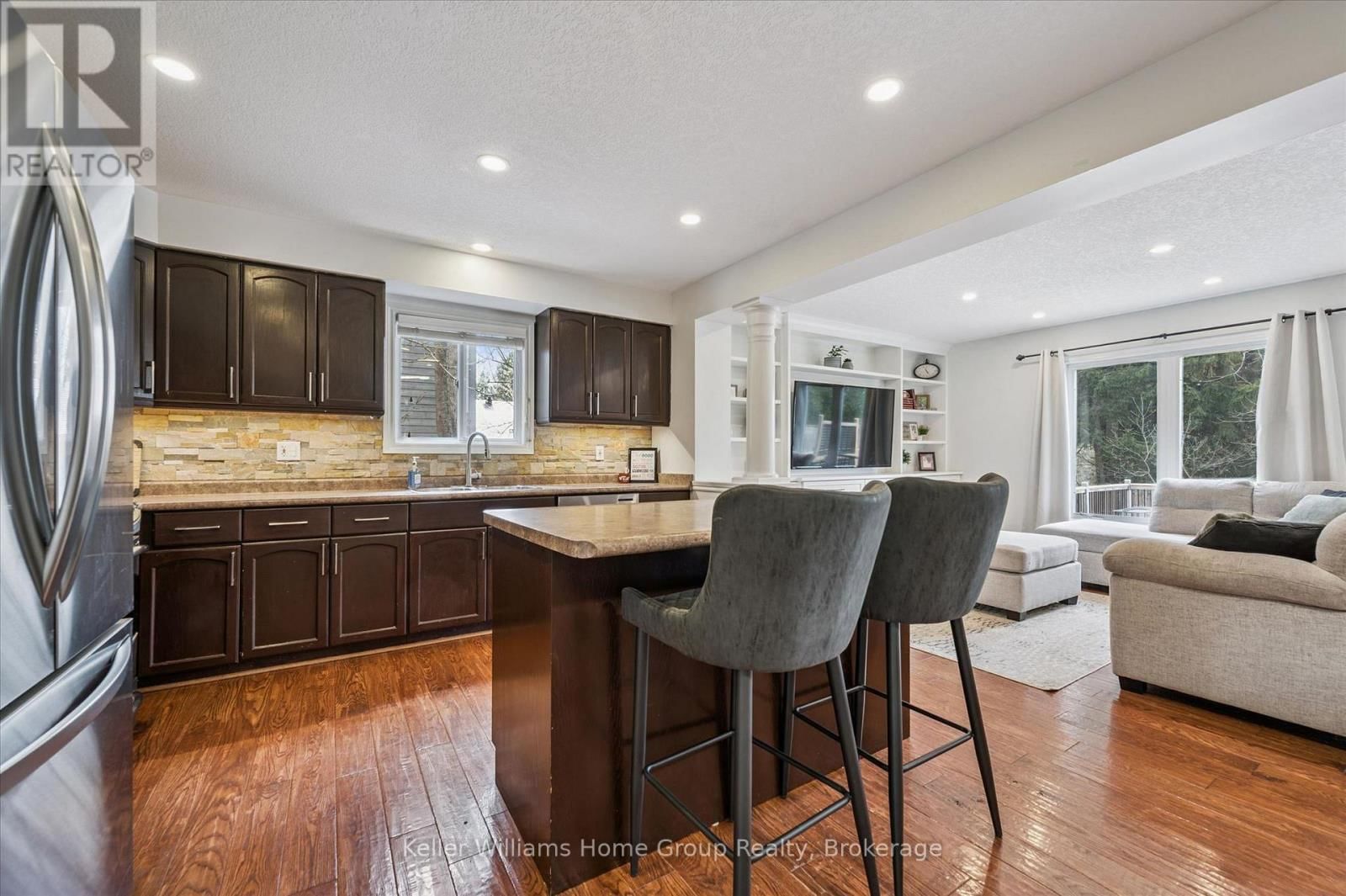 609 PERRY STREET Image 18