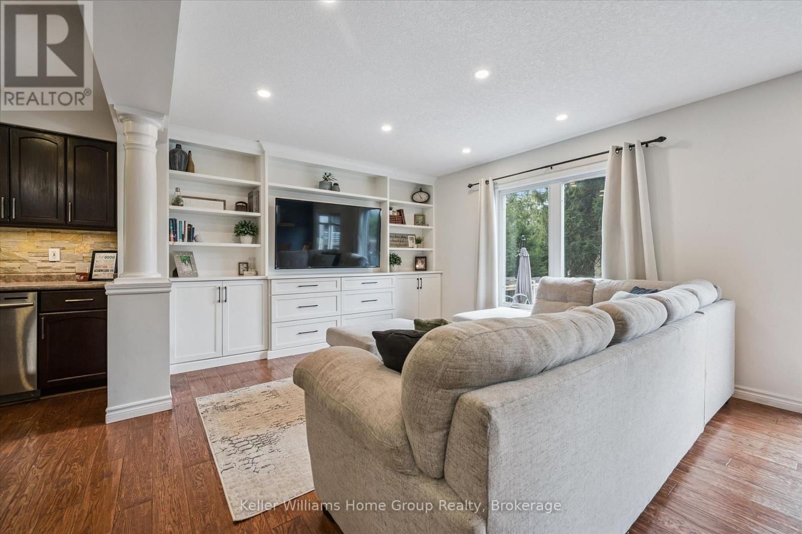 609 PERRY STREET Image 25