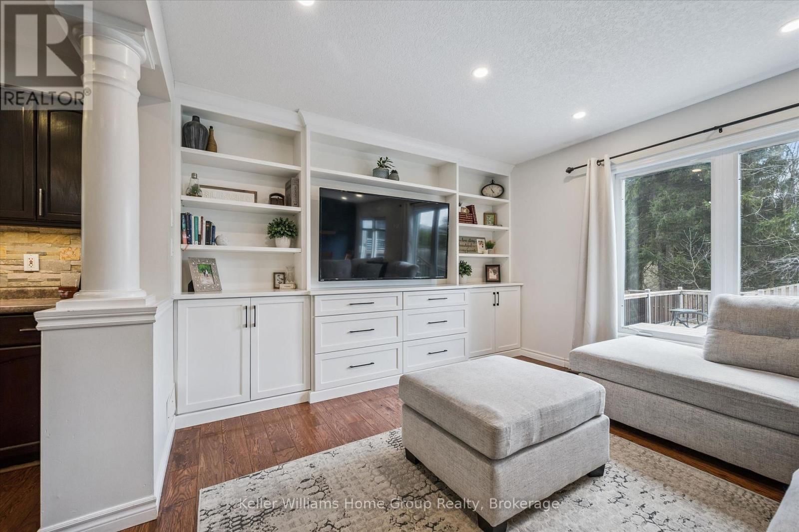 609 PERRY STREET Image 26