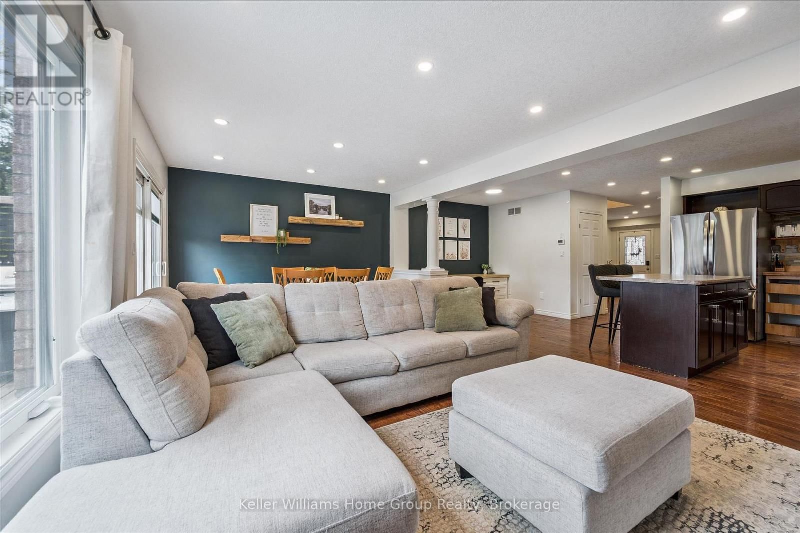 609 PERRY STREET Image 28