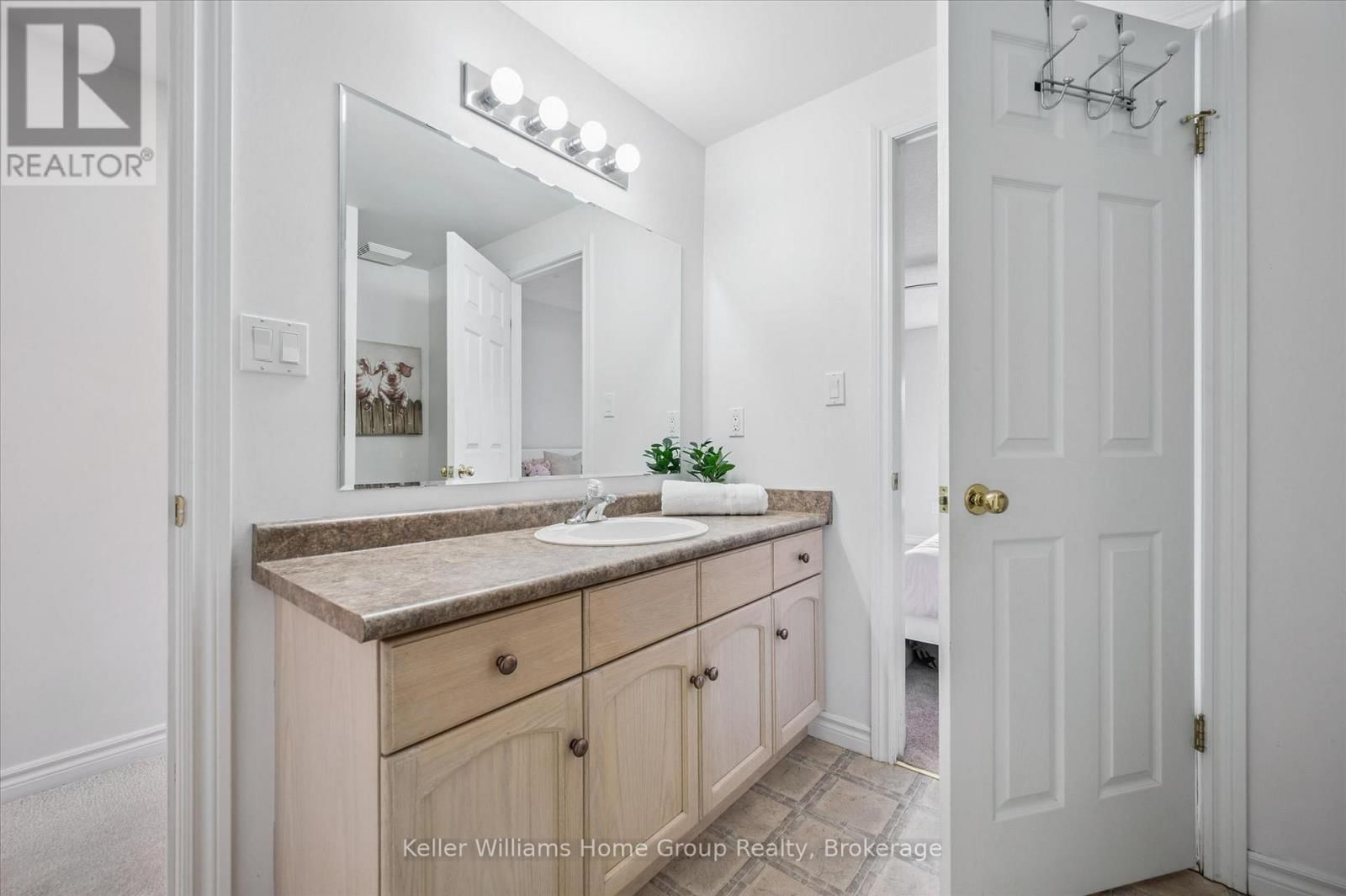 609 PERRY STREET Image 36