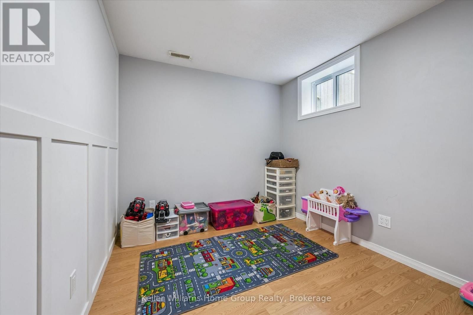 609 PERRY STREET Image 45