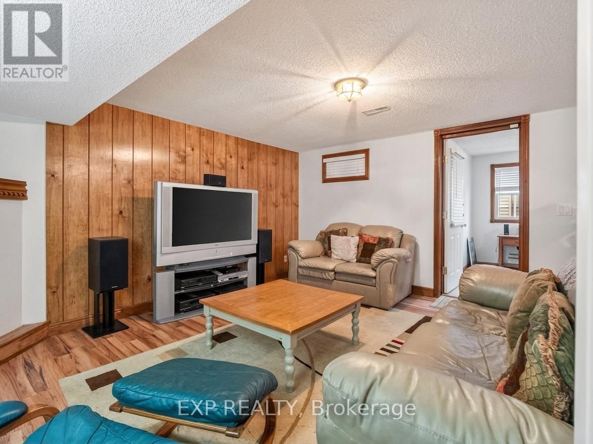 38 CAPRI STREET Image 24