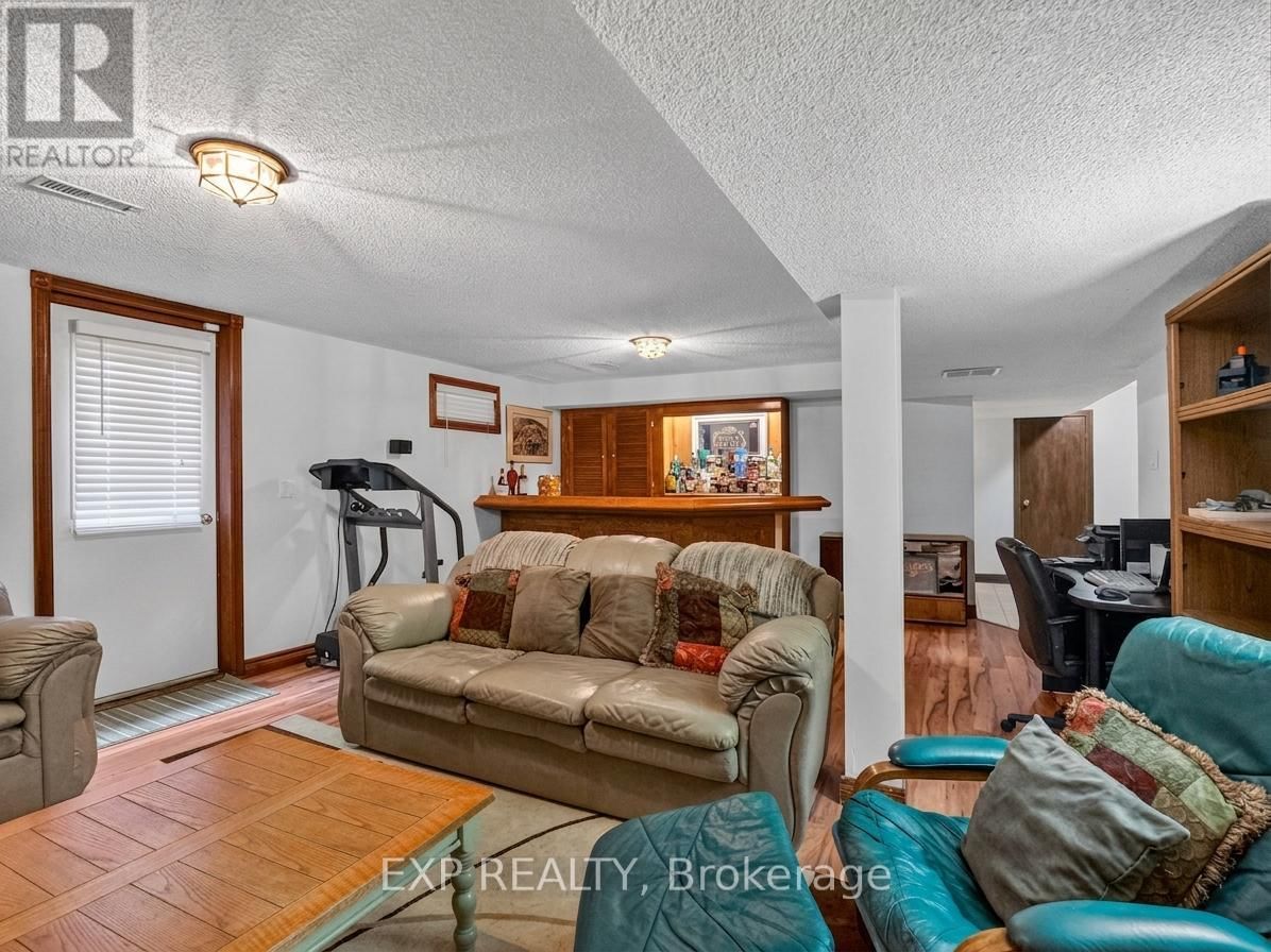 38 CAPRI STREET Image 27