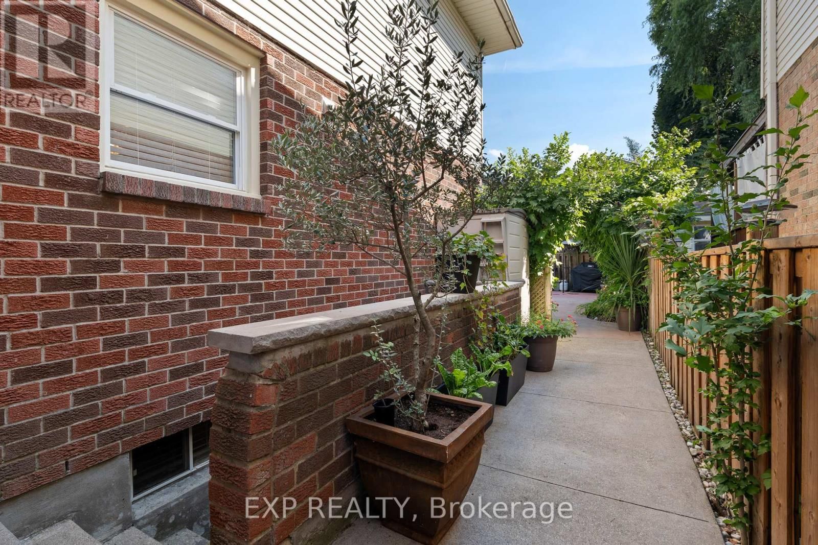 38 CAPRI STREET Image 33