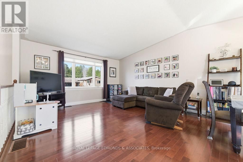 317 JULIEN STREET Image 17