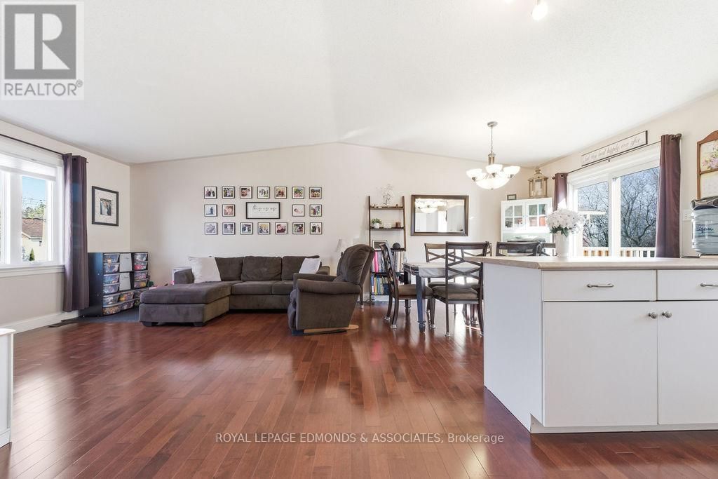 317 JULIEN STREET Image 18